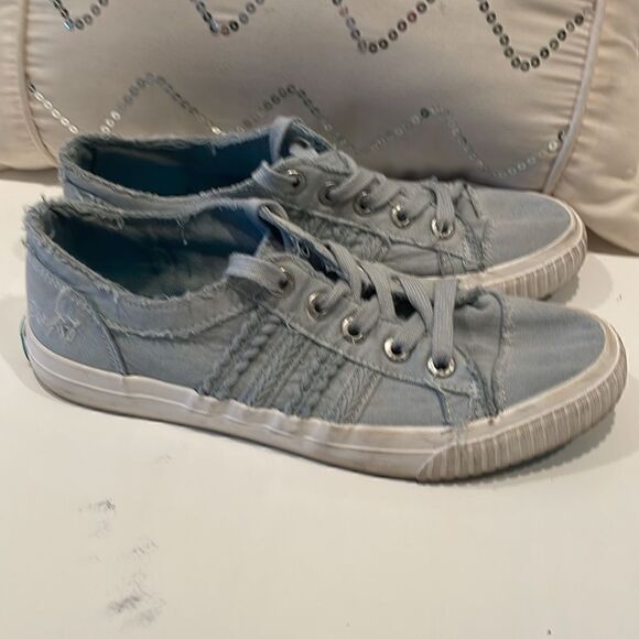 Blowfish Malibu Blue Distressed Canvass Sneaker Women's Size 10 - Picture 4 of 6